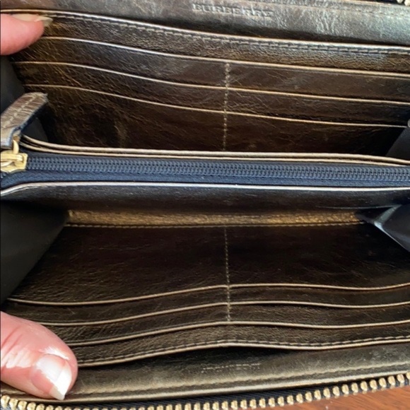 Burberry Authentic Black Leather Trim Zip Around - Picture 1 of 6